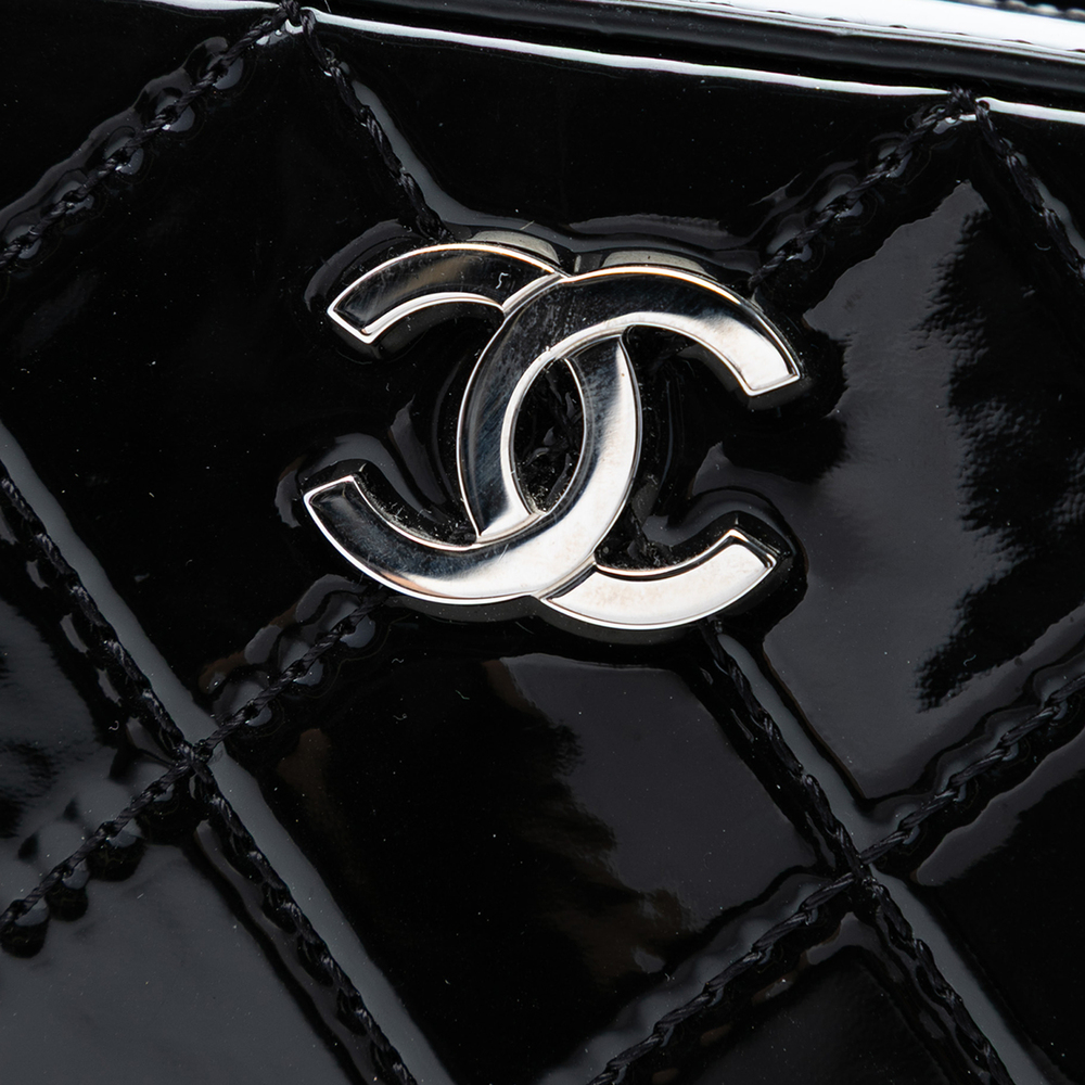 Pre-Loved Chanel CC Quilted Patent Travel Kit Vanity Case - Picture 6 of 7